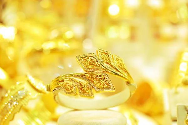 Lot of Golden bracelets — Stock Photo, Image