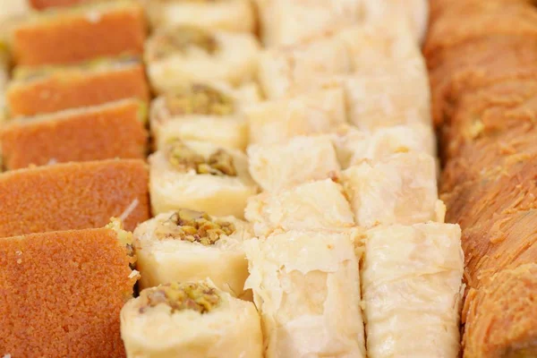 Dolci arabi con pistacchi, noci e anacardi — Foto Stock