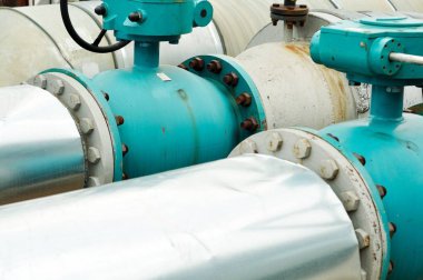 Büyük alluminium sanayi boruları, dış, yakın