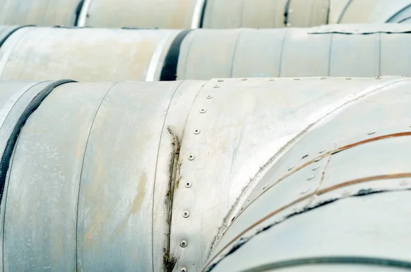 Grandes tuberías de la industria de aluminio, fuera, de cerca — Foto de Stock