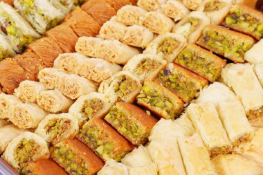 Antep fıstığı, ceviz ve kaju ile Arap tatlılar