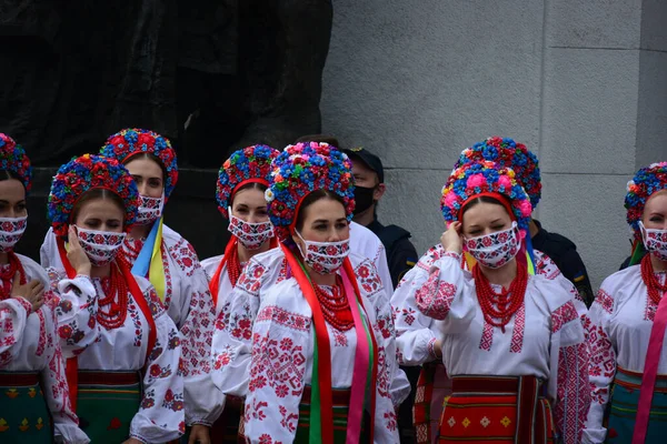 Kiev Ukraina Juli 2020 Medlemmar Ukrainas Nationella Kör Folkdräkter Och — Stockfoto