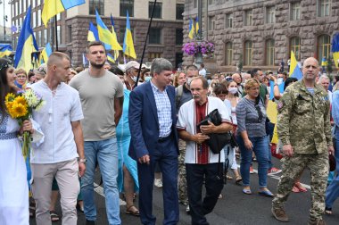 Kyiv, Ukrayna - 24 Ağustos 2020: Ukraynalı muhalif siyasiler, gaziler, gönüllüler, aktivistler, savaşta ölenlerin aileleri ve Haysiyet Devrimi sırasında. 