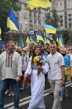 Kyiv, Ukrayna - 24 Ağustos 2020: Ukraynalı muhalif siyasiler, gaziler, gönüllüler, aktivistler, savaşta ölenlerin aileleri ve Haysiyet Devrimi sırasında. 