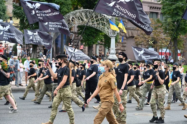 Kiev Ucrania Agosto 2020 Mujeres Veteranas Guerra Ruso Ucraniana Caminan —  Fotos de Stock