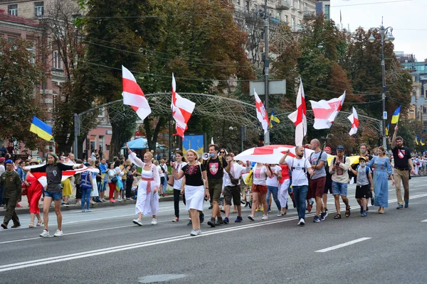 Kiev Ucrania Agosto 2020 Grupo Activistas Camina Durante Marcha Los —  Fotos de Stock