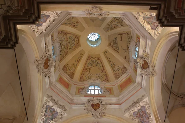 Vista Interior Del Techo Iglesia Con Frescos — Foto de Stock