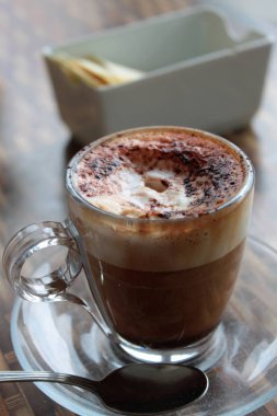 süt ve kahve ile cappuccino sıcak içecek