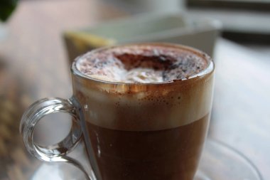 süt ve kahve ile cappuccino sıcak içecek