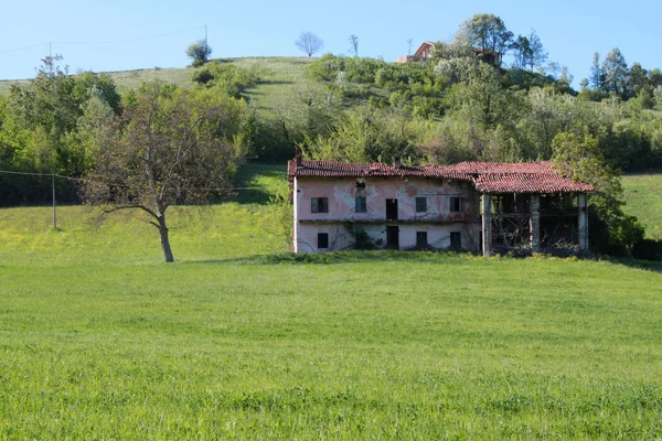 Altes Piemontesisches Bauernhaus Auf Dem Land — Stockfoto