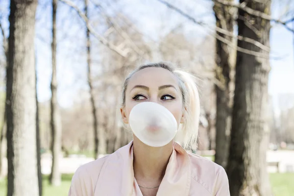 Cute Young Woman Bubble Chewing Gum Outdoors Lifestyle Portrait — Stock Photo, Image