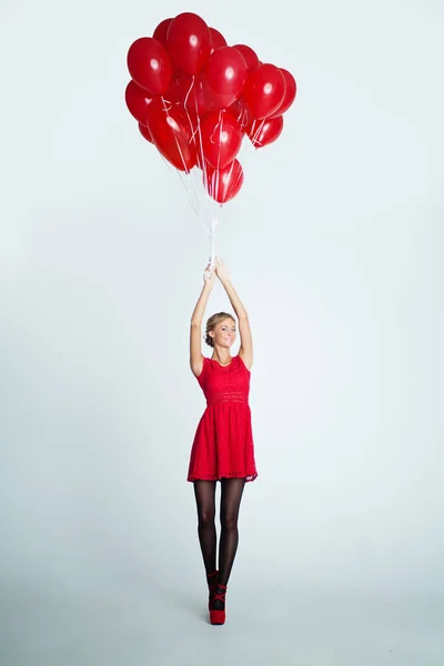 Jeune Femme Avec Des Ballons Rouges Concept Vacances — Photo