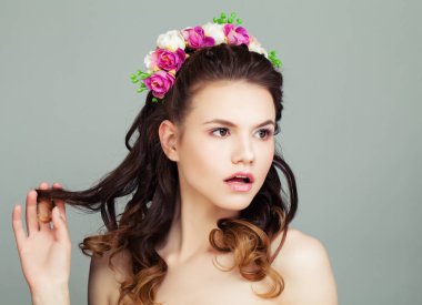 Glam kadın moda Model mükemmel saç ve makyaj, portre