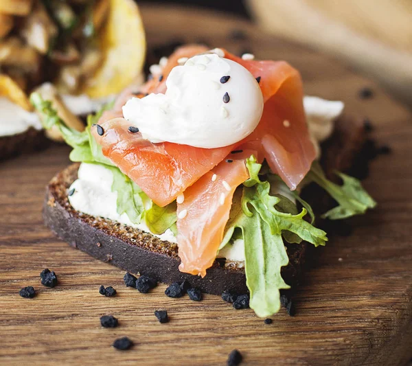 Danish Smorrebrod Red Salmon Fish Egg Wooden Board — Stock Photo, Image