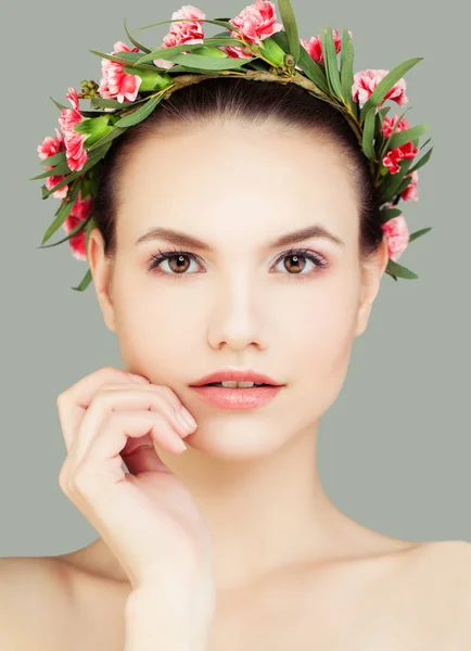 Roztomilá Mladá Žena Spa Model Zdravou Kůži Květiny — Stock fotografie