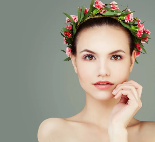 Perfect Girl Healthy Skin Flowers Grey Background Copy Space — Stock Photo, Image