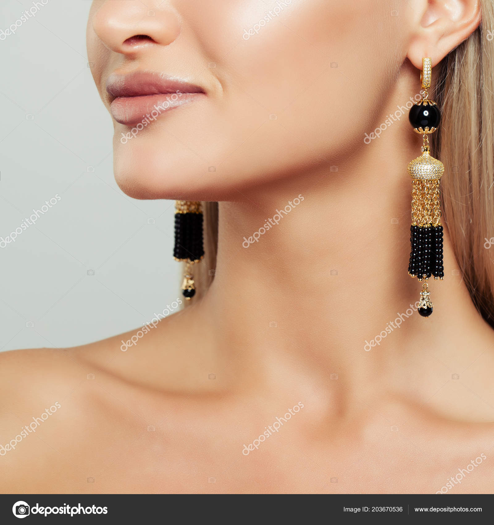 female gold earrings