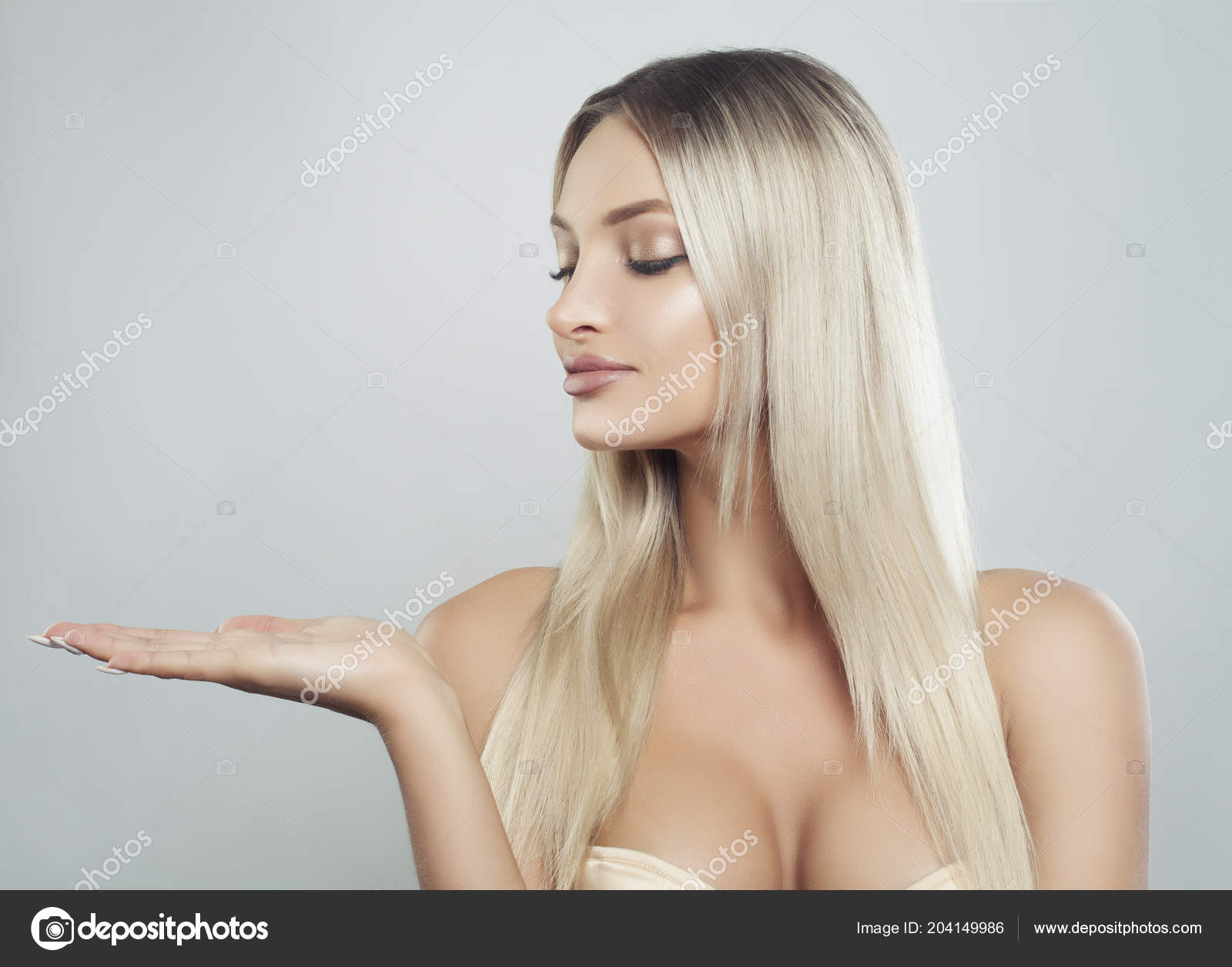 blondinka-v-spa-salone-foto-dlya-reklami-porno-foto-v-volzhskom