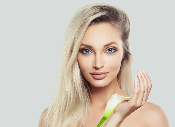 Mladá Žena Model Spa Čistou Svěží Pleť Zdravé Vlasy Blond — Stock fotografie