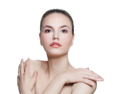 Beyaz arka plan üzerinde izole kadın. Mükemmel cilt ile sağlıklı kadın yüzü. Yüz tedavi, kozmetik, Güzellik, Cilt Bakımı ve spa konsept