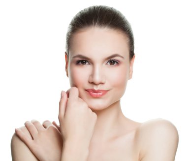 Beyaz arka plan üzerinde izole gülümseyen kadın spa modeli. Yüz tedavi, kozmetik, Cilt Bakımı ve spa konsept