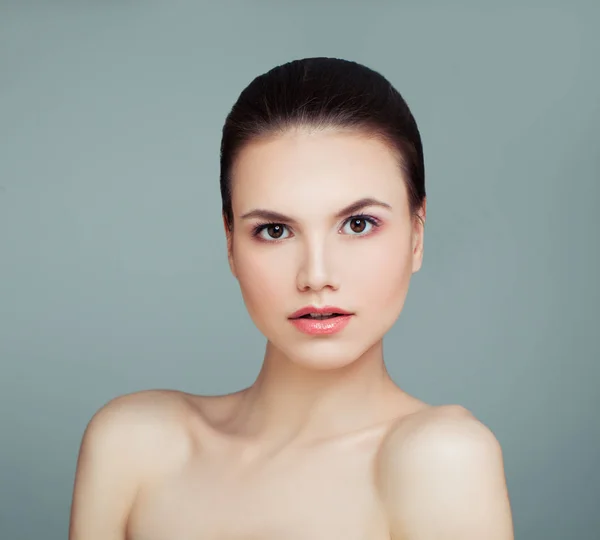 Cara Mujer Joven Chica Modelo Bonita Con Maquillaje Natural Piel —  Fotos de Stock