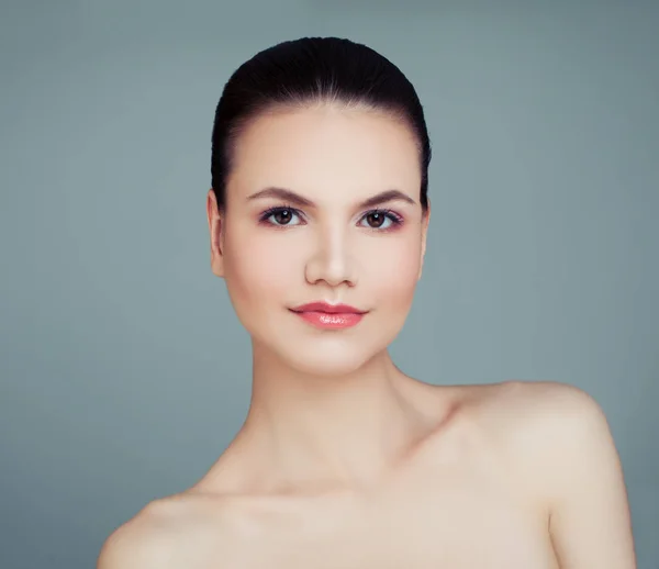 Retrato Mujer Joven Chica Modelo Bonita Con Maquillaje Natural Piel — Foto de Stock