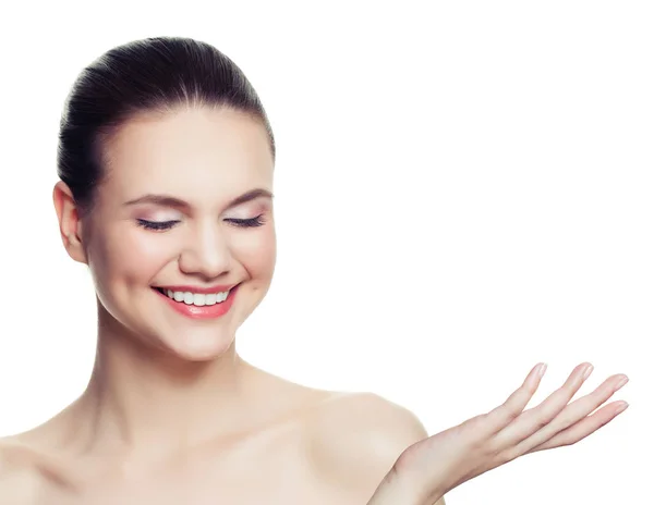 Young Healthy Woman Spa Model Smiling Showing Empty Copy Space — Stock Photo, Image