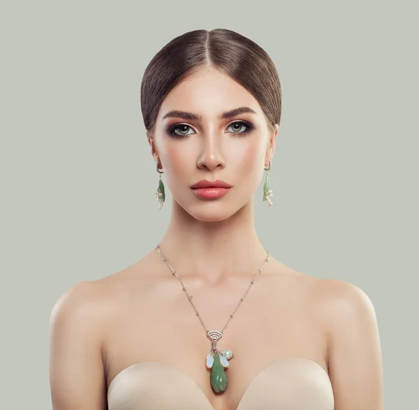 Перфект Женщины Модным Ювелирным Портретом Ювелирные Изделия Женщин Ожерелье Серьги — стоковое фото