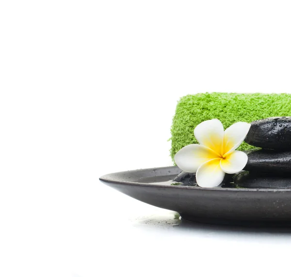 Set Spa Con Piedras Toalla Hojas Plato Negro — Foto de Stock