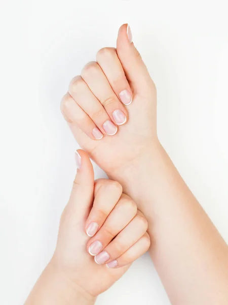 Hermosas Manos Femeninas Sobre Fondo Blanco Concepto Manicura — Foto de Stock