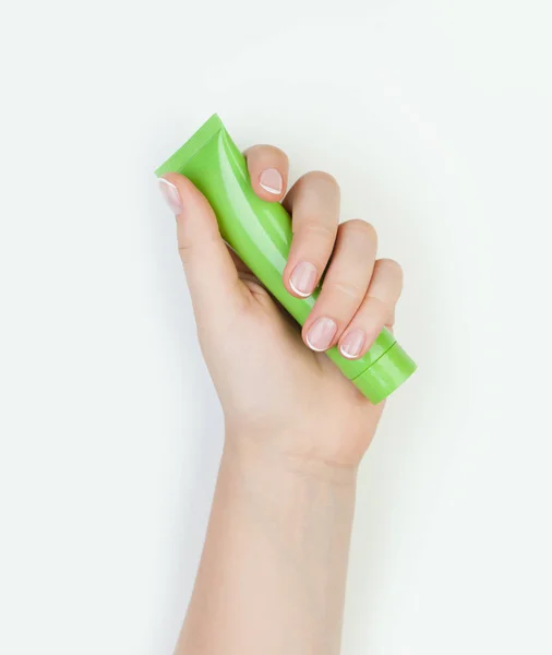 Belle Mani Femminili Con Tubo Crema Verde Sfondo Bianco Concetto — Foto Stock