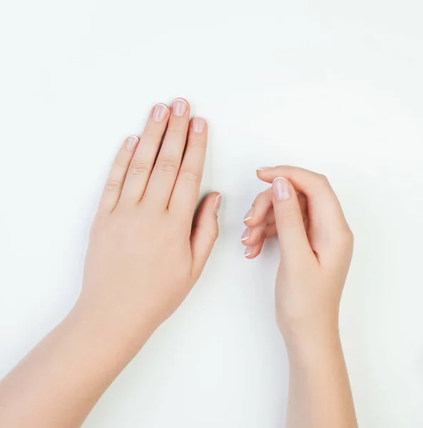 Koncepcja Manicure Kobiece Ręce Białym Tle — Zdjęcie stockowe