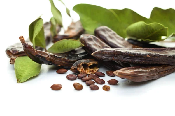 Carob Bean Friska Organiska Söta Carob Baljor Med Frön Och — Stockfoto