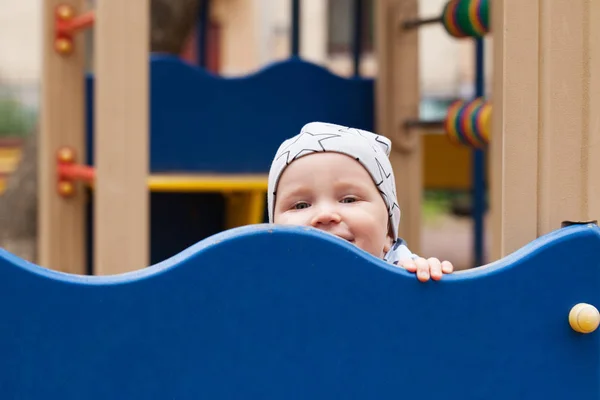 Petit Bébé Jouant Sur Une Aire Jeux Extérieur Enfant Dans — Photo