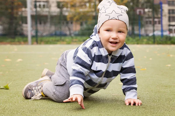 Enfant Jouant Dehors Petit Garçon Ans — Photo