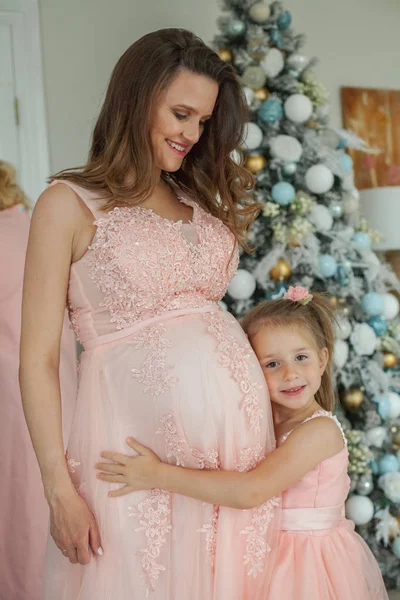 Familia Feliz Madre Embarazada Hija Pequeña Concepto Del Día Madre — Foto de Stock