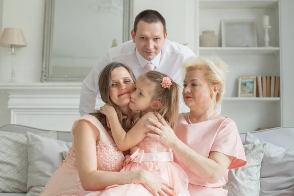 Gelukkige Familie Grootmoeder Moeder Dochter Vader Oudere Vrouw Man Zwangere — Stockfoto