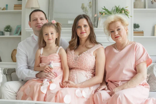 Generación Familiar Abuela Madre Hija Padre Mujer Mayor Hombre Mujer —  Fotos de Stock