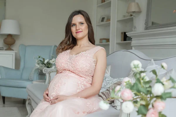 Schwangere Frau Die Hause Ruht Schwangerschaft Mutterschaft Vorbereitung Und Erwartungskonzept — Stockfoto