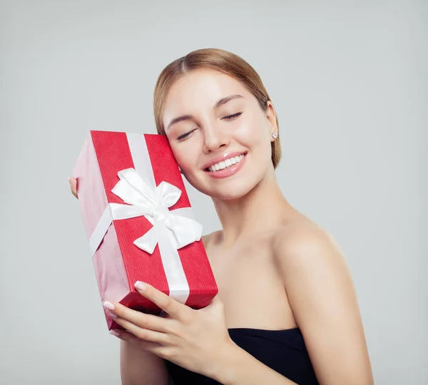 Концепция Счастья Счастливая Женщина Подарком — стоковое фото