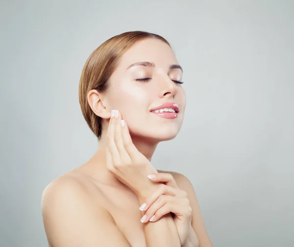 Wellness Frau Mit Gesunder Haut Auf Weißem Hintergrund Hautpflege Wellness — Stockfoto