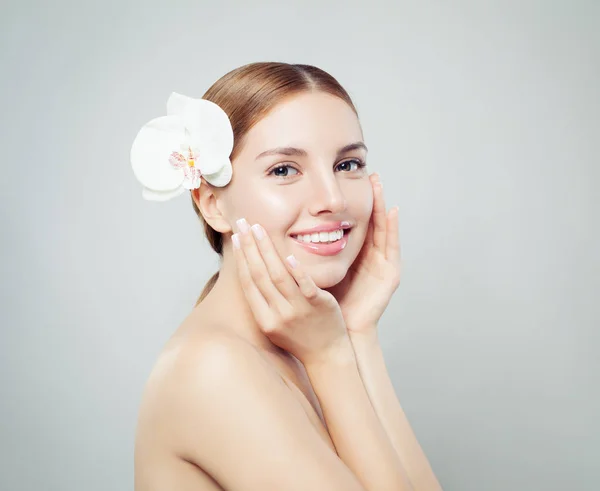 Cute Spa Woman Healthy Skin Flower White Background — Stock Photo, Image