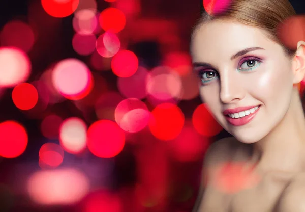 Retrato Belleza Moda Mujer Feliz Con Linda Sonrisa Maquillaje Fondo — Foto de Stock