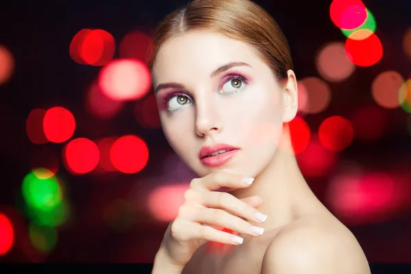 Piękna Kobieta Kolorowy Makijaż Tle Bokeh Świecidełka — Zdjęcie stockowe