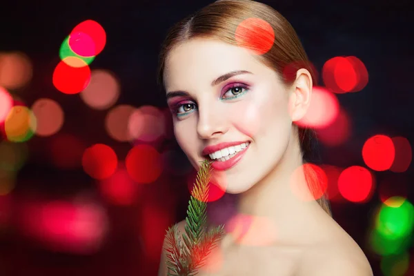 Młoda Kobieta Szczęśliwa Makijażem Uśmiechający Się Celeration Skrzyć Tło — Zdjęcie stockowe