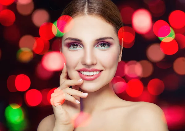 Ideální Ženská Tvář Zblízka Mladá Usměvavá Žena Makeupem Stranu Glitter — Stock fotografie