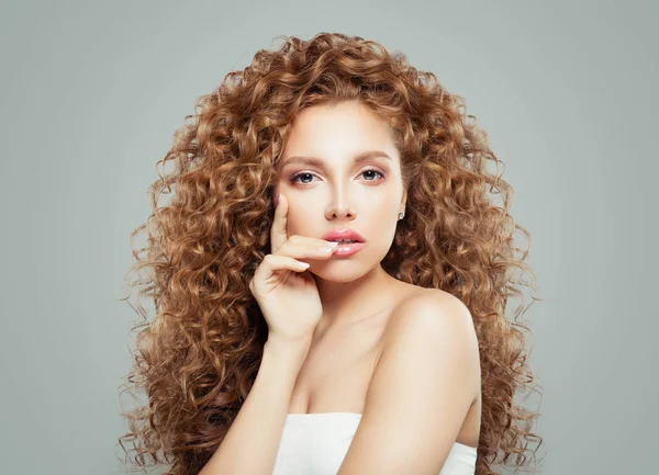 Perfect Woman Long Healthy Curly Hair Redhead Girl Haircare Concept — Stock Photo, Image