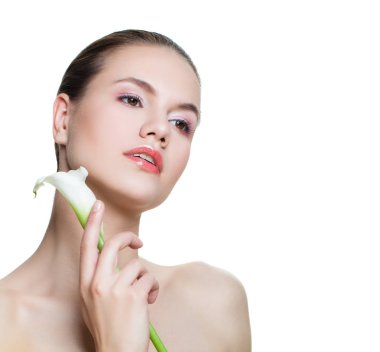 Spa Güzellik. Beyaz çiçekli beyaz izole güzel bir kadın. Yüz tedavi, kozmetik, Güzellik, Cilt Bakımı ve sağlık 