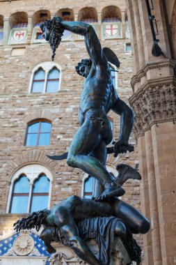 Perseus Floransa bronz heykeli Medusa Benvenuto Cellini Loggia dei Lanzi Piazza della Signoria, Florence, İtalya Tarih içinde tarafından Başkanı ile. Firenze yerler